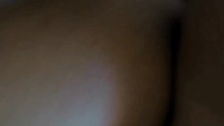 Mi novio no está y aprovecho para cogerme a su amigo