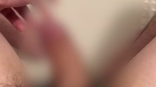 大学生が風呂で我慢できずにオナニー / Asian guy masturbates in the bathroom