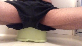 ゆるゆるボクサーパンツでおもらし！いつもよりたっぷりとおしっこを吸収していくデカパン・・・