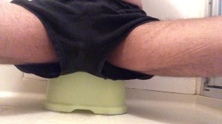 ゆるゆるボクサーパンツでおもらし！いつもよりたっぷりとおしっこを吸収していくデカパン・・・