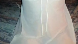 Aburrida en mi cama un poco caliente