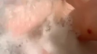 お風呂が大好きな大学生がラブホのジャグジーでのんびり