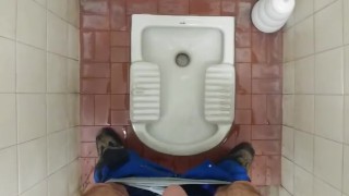 Pisciata al lavoro