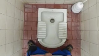 Pisciata al lavoro
