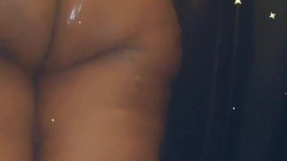 Chocolate booty getting wet 😻