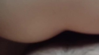 Le encanta ver como me la follo de perrito.