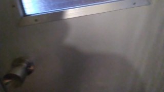 会社でオナニー！「ガチャ！」鍵がついてないドアの向こうから人が来たから焦った。。けど、興奮しちゃう！！