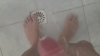 Punheta com espuma no chuveiro!