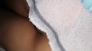 La voy a despertar porque ando bien caliente y me encantan sus gemidos de puta caliente