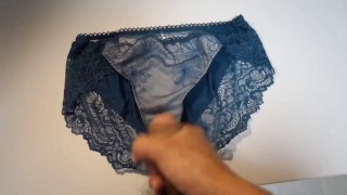 ありさちゃん（24）大学院生のパンツに少量射精　