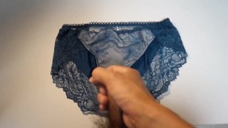ありさちゃん（24）大学院生のパンツに少量射精　