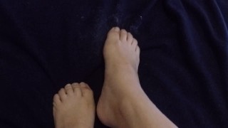 Bare feet lotion massage