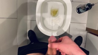 Do like that to feel the pleasure! Desperate pee and handjob ! British big cock.