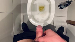 Do like that to feel the pleasure! Desperate pee and handjob ! British big cock.