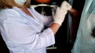 Suddenly cummed on the nurse while taking the sperm analysis