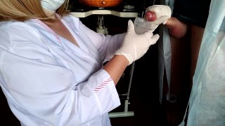Suddenly cummed on the nurse while taking the sperm analysis