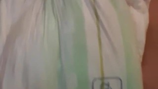 Windel voll machen und dann in die Windel kommen