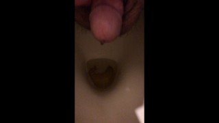 正面アングルからのおしっこ動画