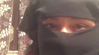 Lonely Hijabi niqabi shaking big ass. Leave comment if you want to see more?