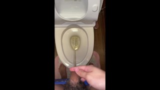 輝く我慢汁と溢れ出る精子