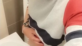 Lazy to go to the toilet , so I piss to the sink