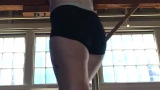 pole dance (hot in herre)
