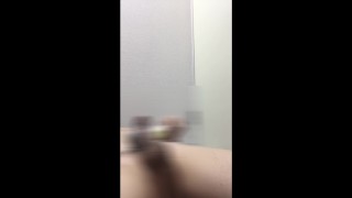 電マの振動に耐え切れず射精！