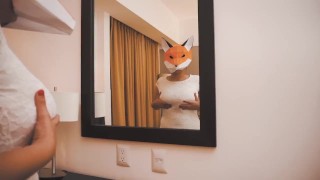 Mexicana muestra sus enormes tetas en un hotel