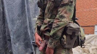 Mi novia me envio packs y no pude evitar jalarmela en el trabajo. Soldier colombian🤤💦🔥🇨🇴🇨🇴