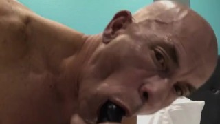 je suce un God dans cette très courte video