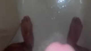 Jerking off in the shower 😏