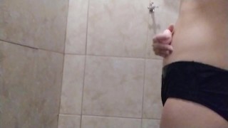 En la ducha tocandome