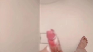 公共のシャワールームでオナニー射精 japanese sissy twink jerking off