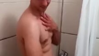 dandome una ducha exitado