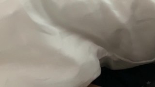 変態大学生が友達の家でこっそりオナニーする