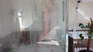 Je prends une douche chaude chez ma grand mère