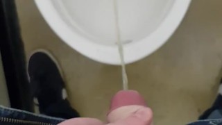 Big uncut cock pissing! 💦💦