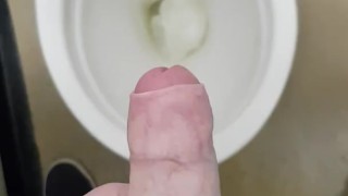 Big uncut cock pissing! 💦💦