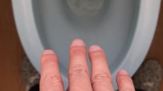 【見せないで】毎日トイレでおしっこ