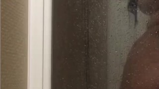 Me pongo muy caliente en la ducha