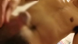 トイレでこっそりオナニー　先っぽから白濁液がドロッと滴り落ちる…