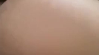 Putita azota su enorme culo