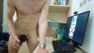 Vergine ventenne Torinese si masturba con un sex toy (Dialogo italiano)