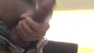 Chico después de la escuela se pone cachondo y se folla a la vecina bien Duero en su imaginación 