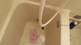 Piss on pink panties in bathroom !! ピンクのパンティーに小便ぶっかけ！！