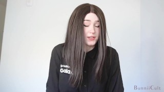 Samsung Girl Assists Guy in Switching to Samsung *GONE WRONG*