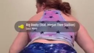 Thick red head Twerks for your pleasure 