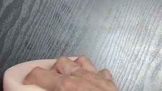 部屋でオナホールに射精