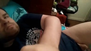Артем сам себе дрочит ногами лижет ноги self suck autofellatio self footjob