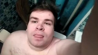 Артем сам себе дрочит ногами лижет ноги self suck autofellatio self footjob
